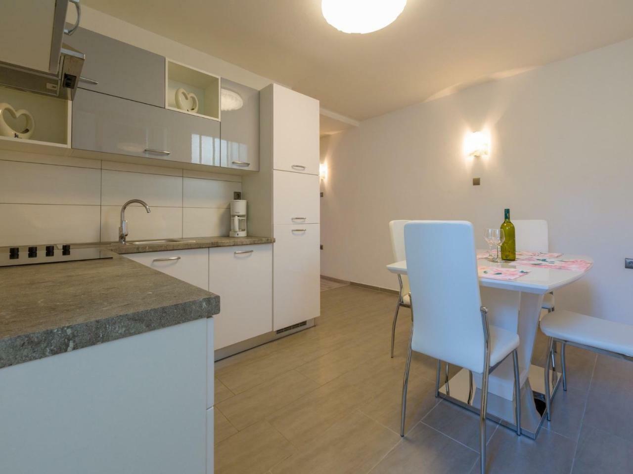 Apartments Jadranka Dramalj Ngoại thất bức ảnh